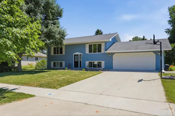 2832 Westgate Drive S, Fargo, ND 58103
