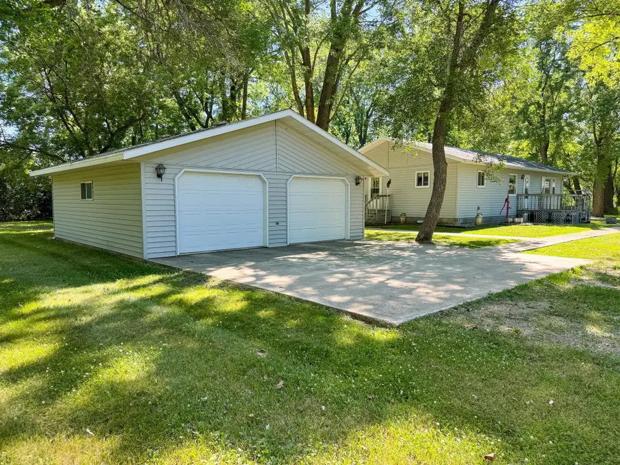 25 Broadway Avenue W, Milnor, ND 58060 - #3