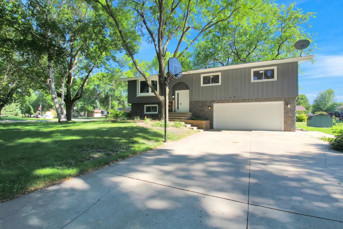 601 25th Avenue Sw, Willmar, MN 56201 - #1