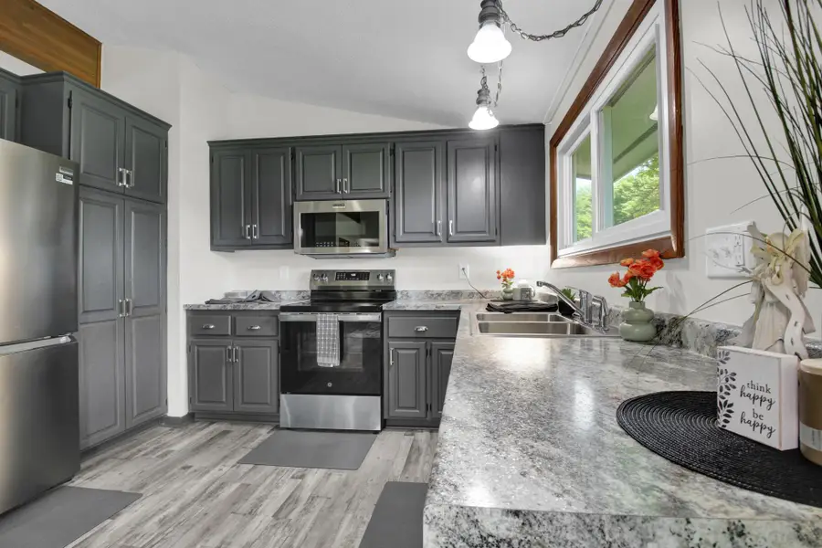 601 25th Avenue Sw, Willmar, MN 56201 - #3
