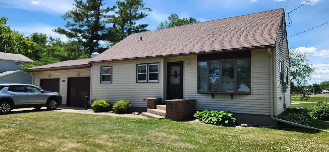 176 Powers Avenue N, Alden, MN 56009 - #1