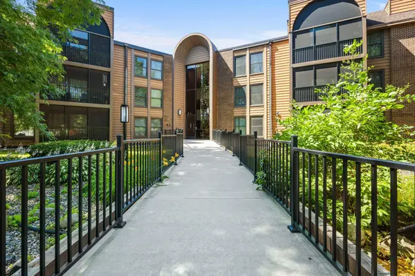 9600 Portland Avenue S #220, Bloomington, MN 55420