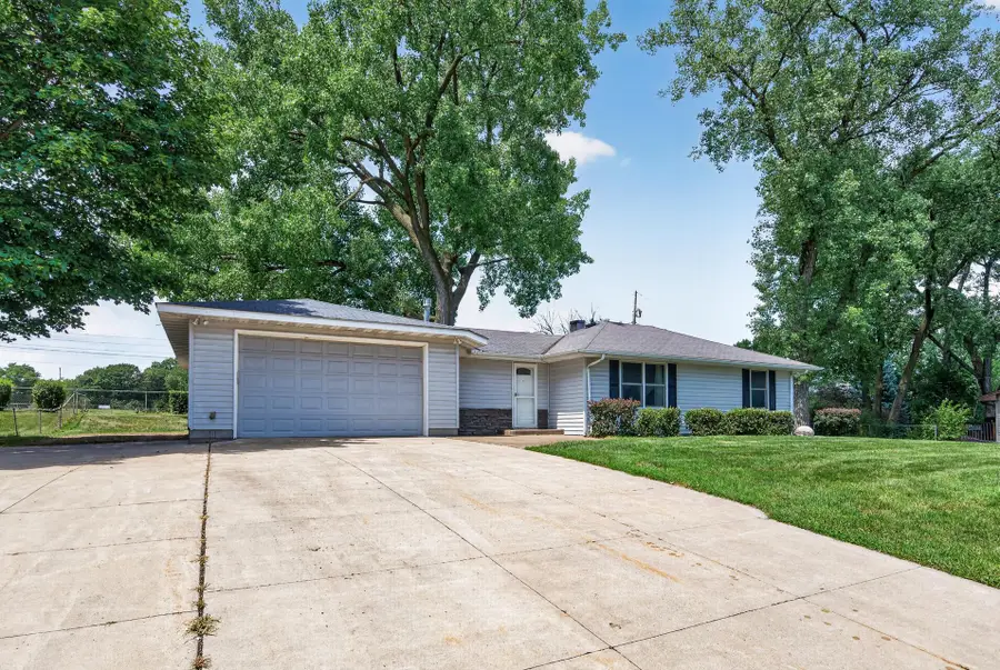 922 23rd Avenue Nw, New Brighton, MN 55112 - #2