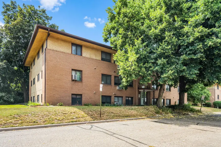 2365 Unity Avenue N, Golden Valley, MN 55422 - #2