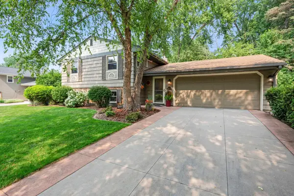 2824 Fernwood Street, Roseville, MN 55113