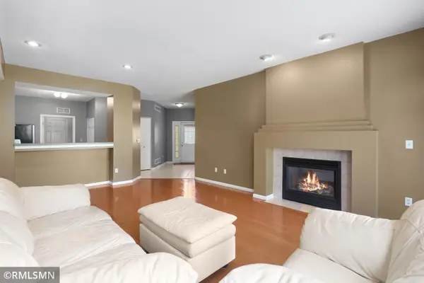 2176 Cool Stream Circle #1806, Eagan, MN 55122