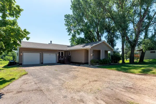 33385 Sibley Heights Lane, Le Sueur, MN 56058