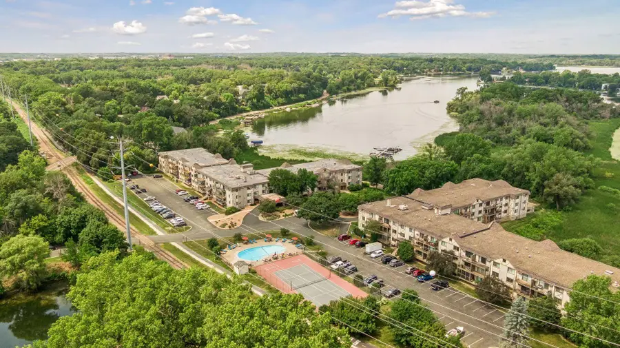 1304 W Medicine Lake Drive #320, Plymouth, MN 55441 - #2