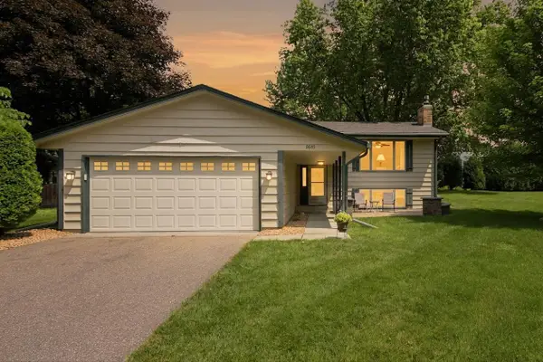 8033 Dakota Lane, Chanhassen, MN 55317