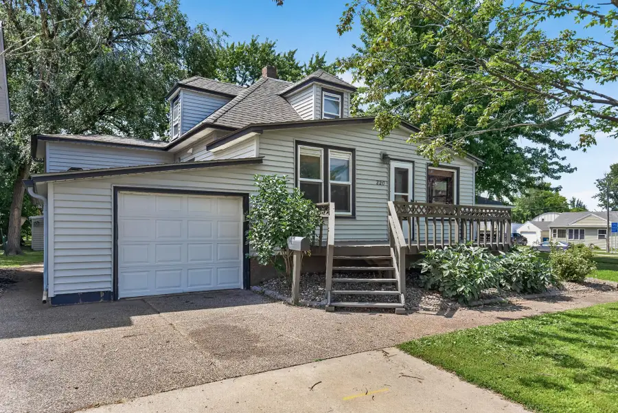 220 N Chestnut Street, Belle Plaine, MN 56011 - #2