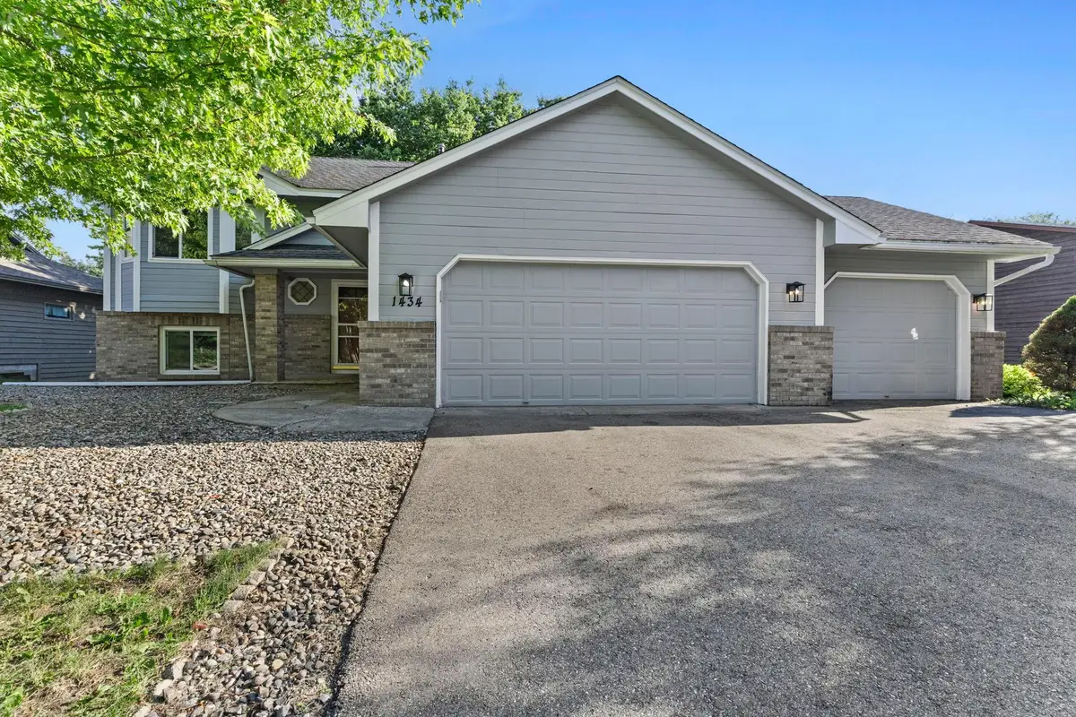 1434 Eastlake Drive, Chaska, MN 55318 - #1