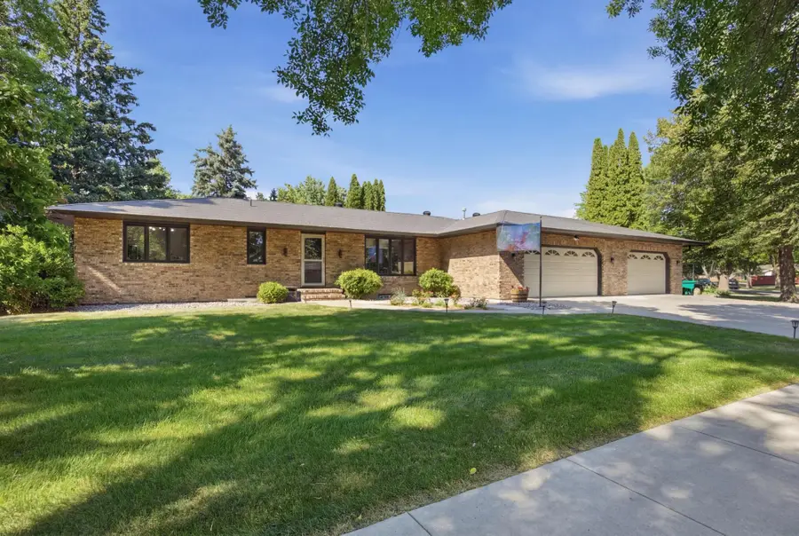 42 36th Avenue N, Fargo, ND 58102 - #2