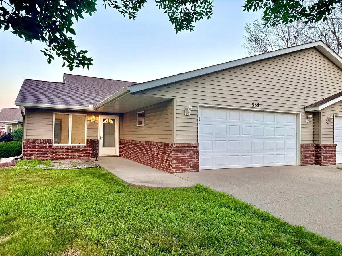 939 Mayvis Boulevard, Mankato, MN 56001 - #1