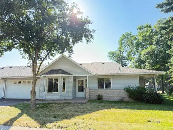 659 Belland Avenue, Vadnais Heights, MN 55127
