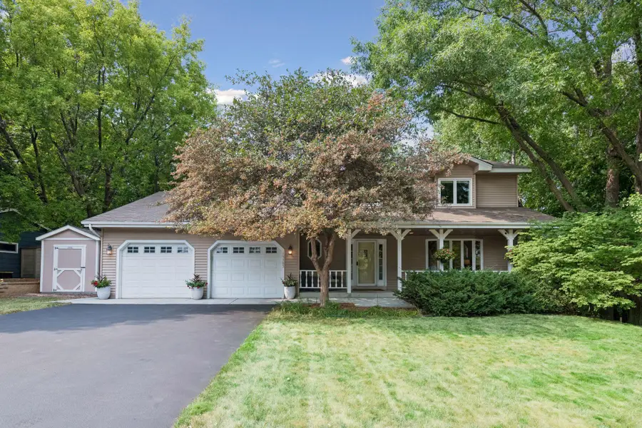 15385 Morraine Way, Eden Prairie, MN 55347 - #2