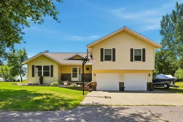 1595 57th Avenue Nw, Willmar, MN 56201