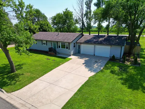 916 Birch Avenue W, Hector, MN 55342