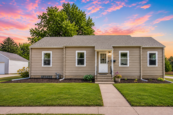 949 7th Avenue Sw, Faribault, MN 55021