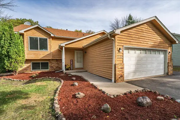 1712 Rio Loma Drive, Burnsville, MN 55337