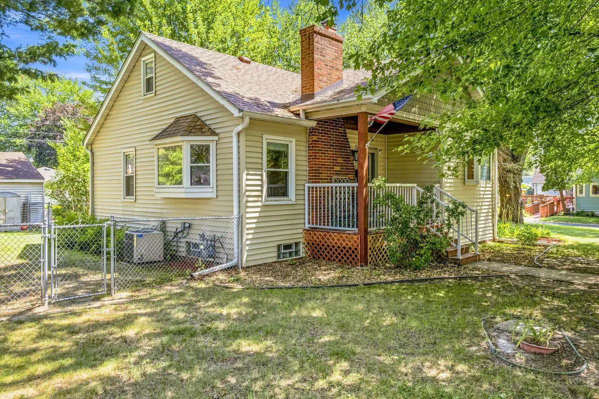 615 12th Avenue Nw, New Brighton, MN 55112 - #1