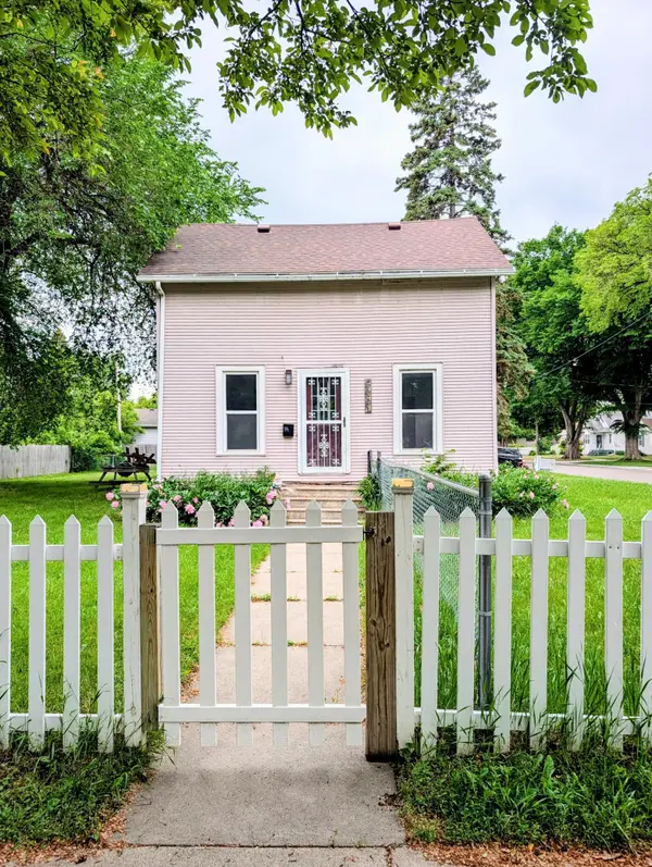 523 11th Street N, Moorhead, MN 56560