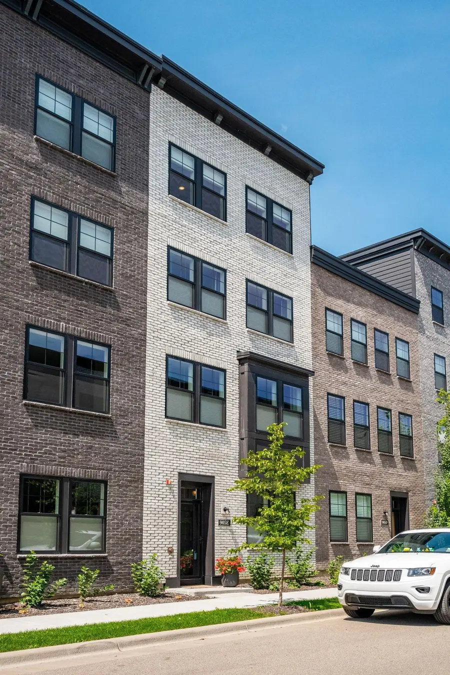 905 Woodlawn Avenue, Saint Paul, MN 55116 - #2