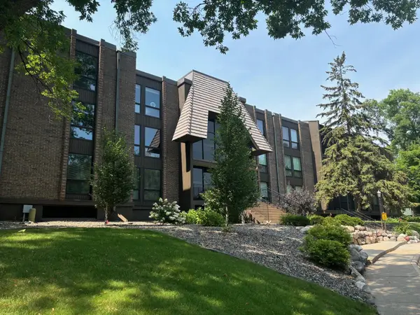 6075 Lincoln Drive #201, Edina, MN 55436