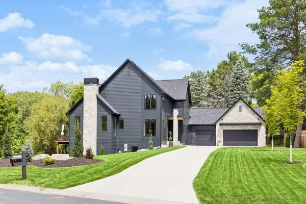 2980 Washta Bay Court, Chanhassen, MN 55331