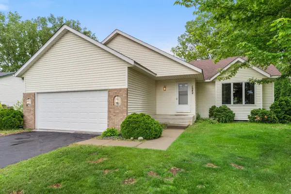 1242 Myrtle Street N, Maplewood, MN 55119