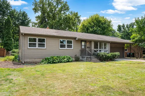 1194 Ruggles Street, Roseville, MN 55113