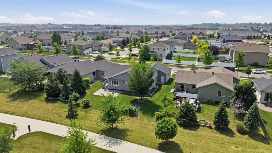 216 30th Avenue E, West Fargo, ND 58078 - #3