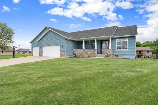 375 Hickory Lane Ne, Owatonna, MN 55060