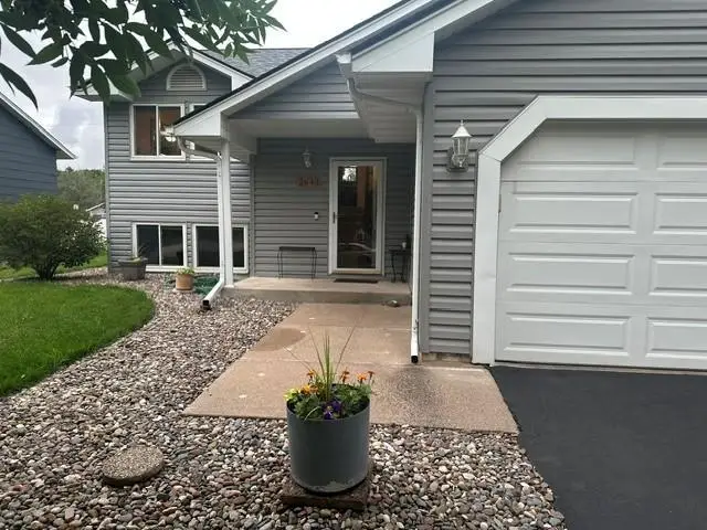 2643 Guthrie Avenue N, Oakdale, MN 55128 - #1