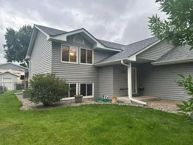 2643 Guthrie Avenue N, Oakdale, MN 55128 - #2
