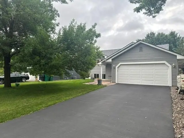 2643 Guthrie Avenue N, Oakdale, MN 55128 - #3