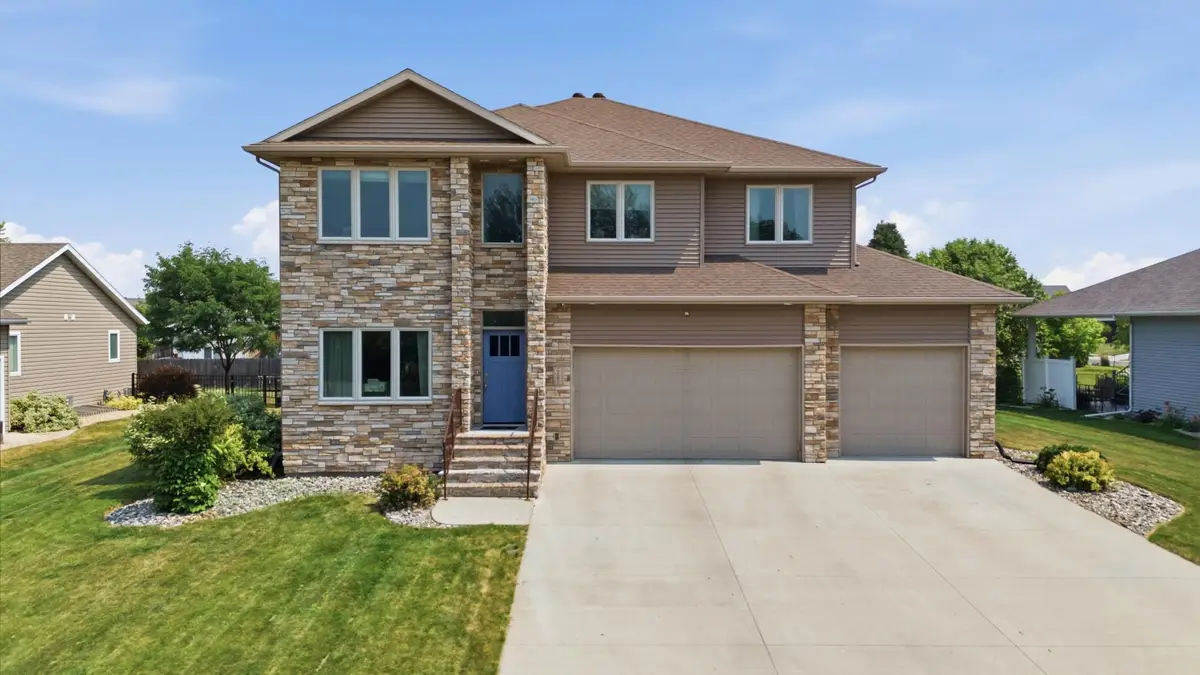 6282 Martens Way S, Fargo, ND 58104 - #1