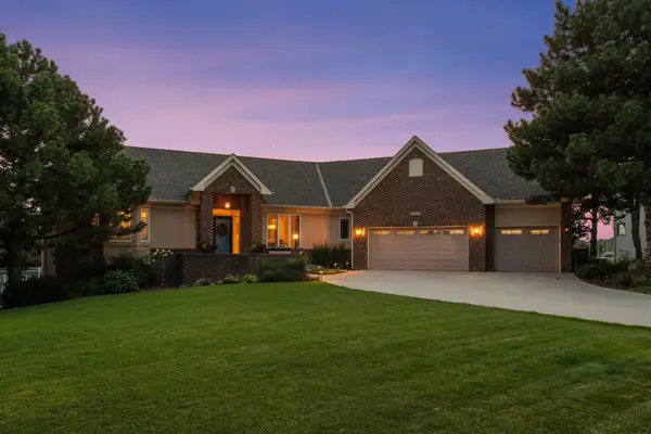 8754 Ridge Ponds Court, Victoria, MN 55386