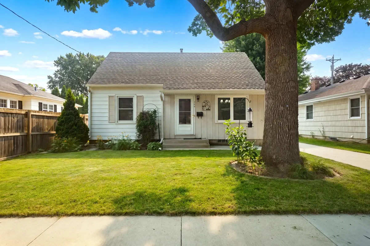 904 14th Avenue Ne, Rochester, MN 55906 - #1
