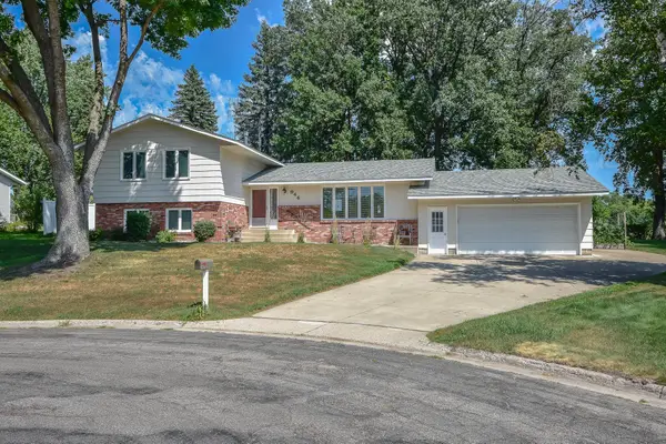 944 Longview Drive, Saint Cloud, MN 56304