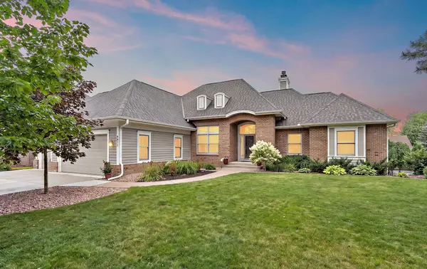 8072 Enclave Circle, Woodbury, MN 55125