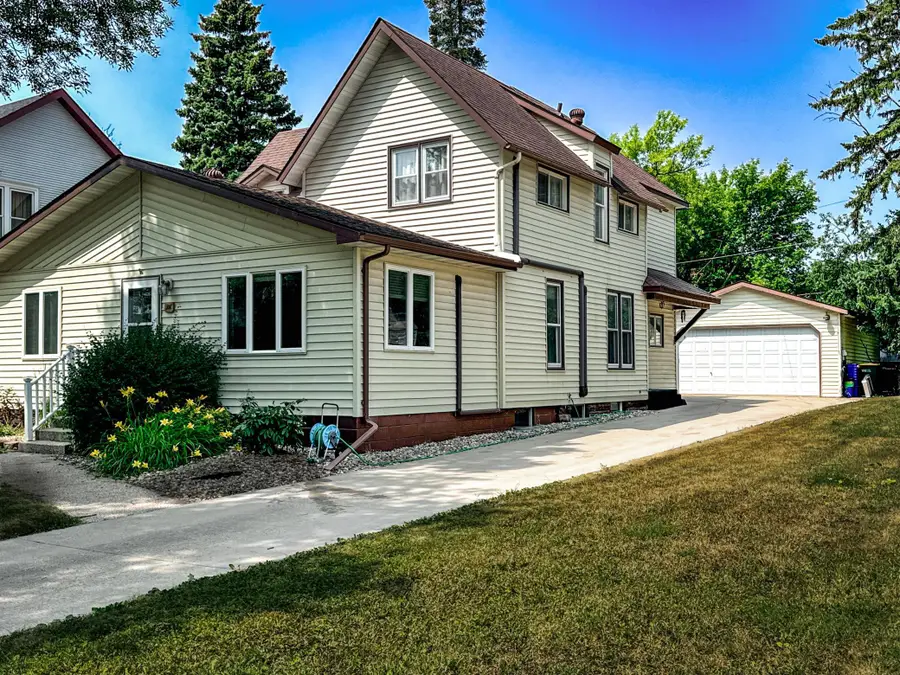 316 S Ash Street, Crookston, MN 56716 - #2
