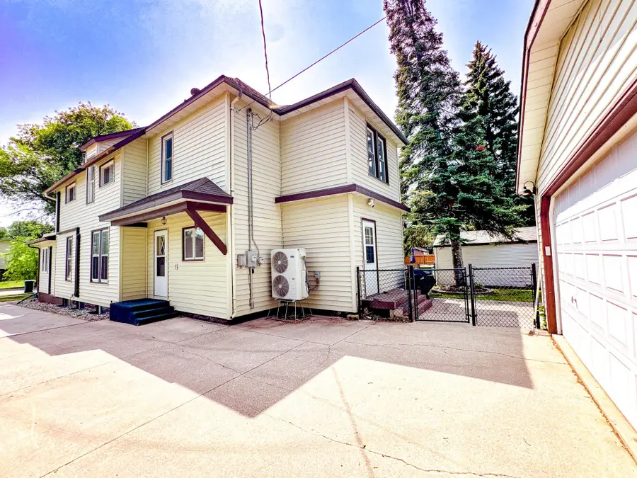 316 S Ash Street, Crookston, MN 56716 - #3