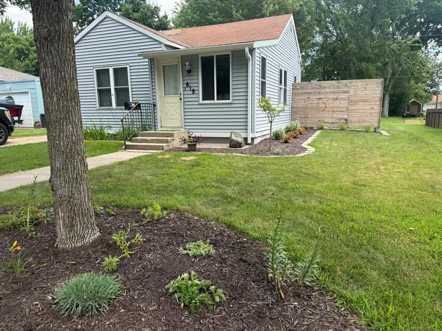 619 Washburne Avenue, Paynesville, MN 56362 - #2
