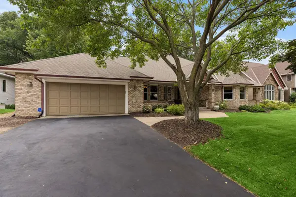 2488 Hillwood Drive E, Maplewood, MN 55119