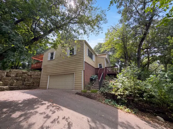 2509 Oakwood Drive, Burnsville, MN 55306
