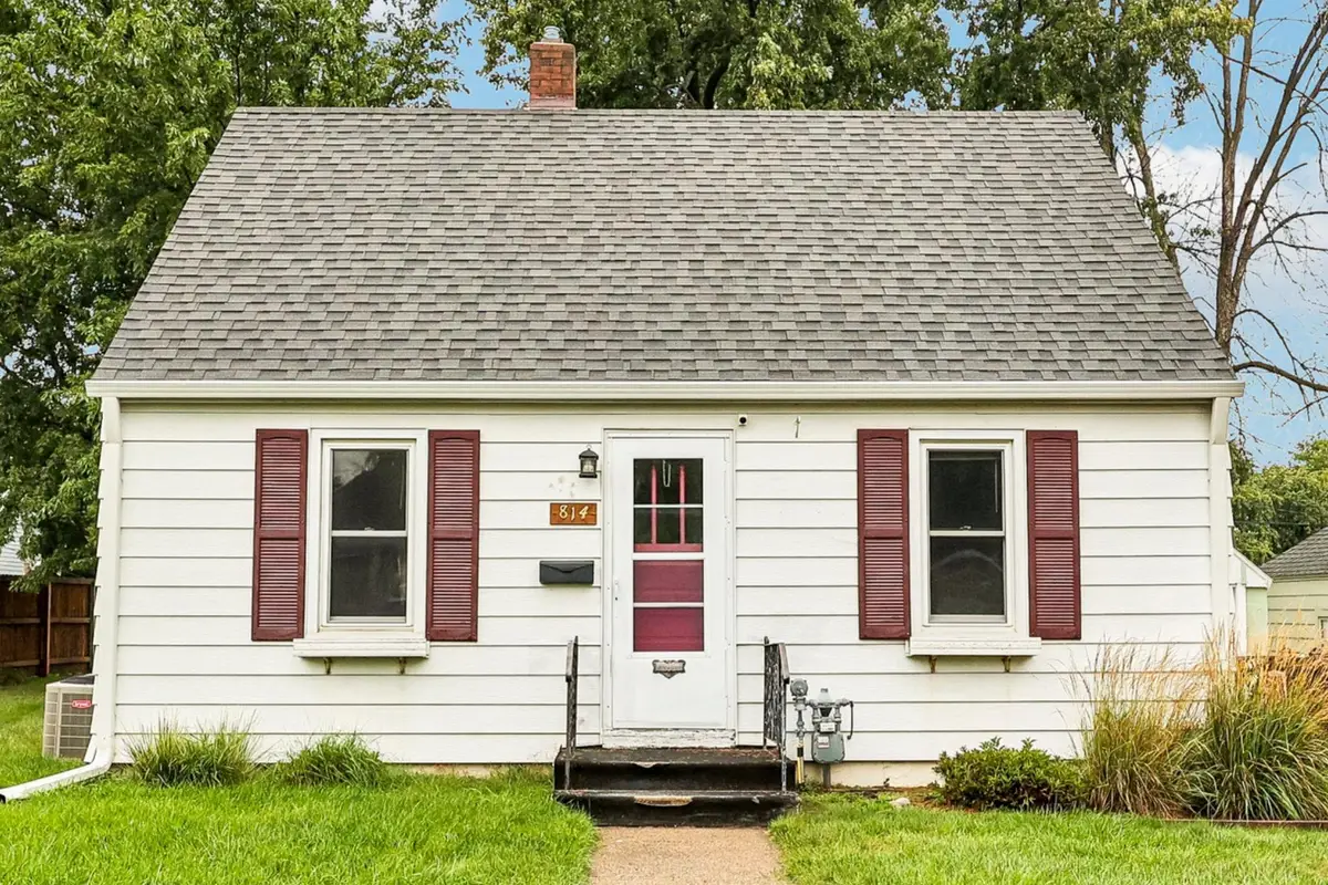 814 8th Avenue Sw, Faribault, MN 55021 - #1