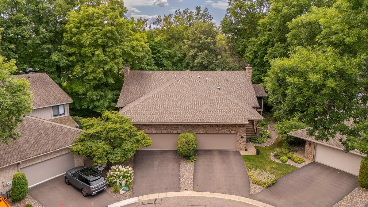 1106 Hollybrook Drive, Wayzata, MN 55391 - #1