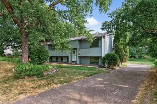 408-410 Cardigan Road, Shoreview, MN 55126
