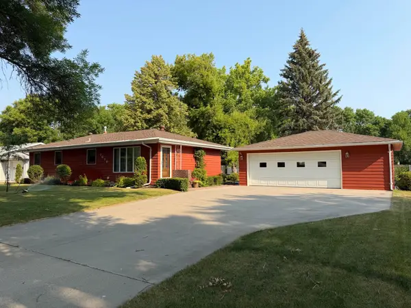 1614 19th Street Nw, East Grand Forks, MN 56721