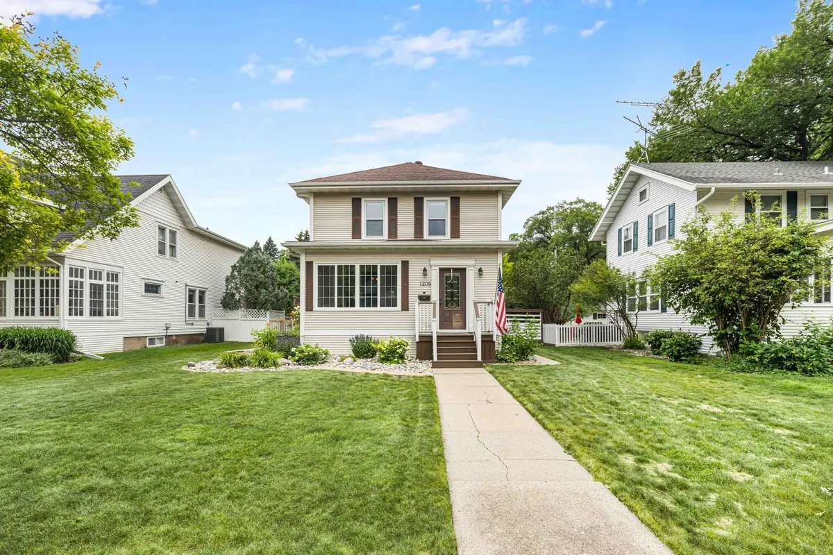 1205 6th Street S, Fargo, ND 58103 - #1